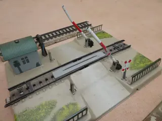 Märklin H0 - 7054/7390 - Toebehoren - 3 x mechanische overwegen, waarvan 2 met zwaailicht