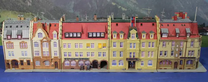 Faller, Kibri, Vollmer N - 7126/-72/-74/9521/7726/-27/-28 - Landschap - Stadspanden, warenhuizen en flatgebouwen