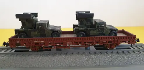 Roco H0 - 865 - Goederenwagon - Minitranks Amerikaanse spoorwegbelading Kbs met 2 Avenger - DB