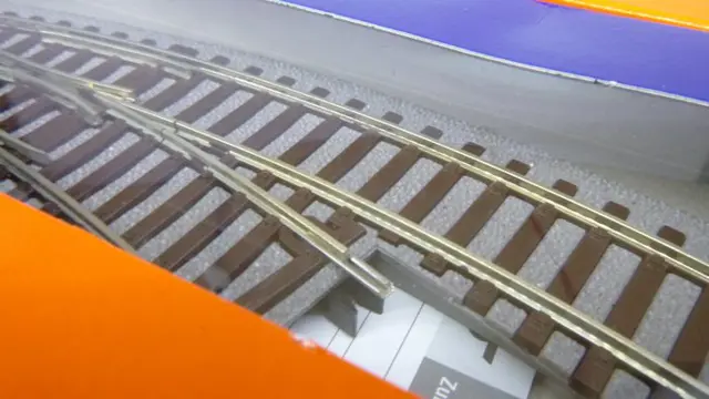 Roco H0 - 42559 - Rails - 5-delige Roco Line meegebogen wissel BWr 2/3 rechts met uitneembaar bed - # 3893