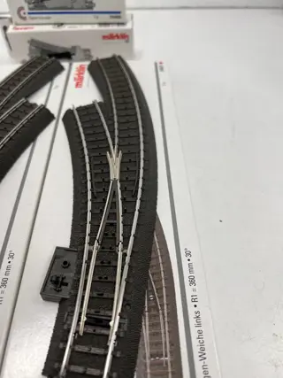 Märklin H0 - 24671/24672/74490/74460 - Rails - 2 Bocht wissels met decoder en aandrijving