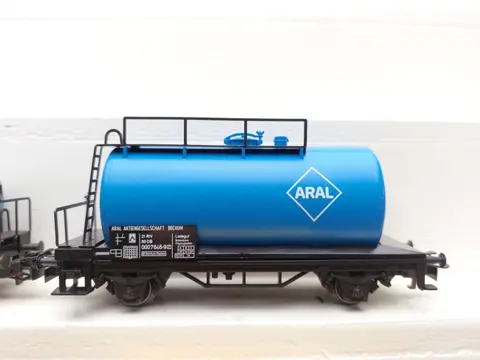 Märklin H0 - 4502/4440/4646 - Goederenwagon - 9 ketelwagens Shell en ARAL - DB