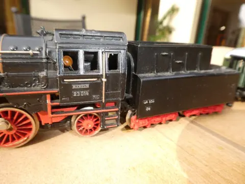 Märklin H0 - 3005/4023/4024/4026 - Passagiersrijtuig, Stoomlocomotief met tender - Sneltrein stoomlocomotief serie 23 met 3 sneltreinrijtuigen - DB