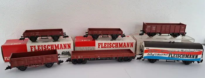 Fleischmann, Roco H0 - Goederenwagon - 9 diverse goederenwagens - DB, NS