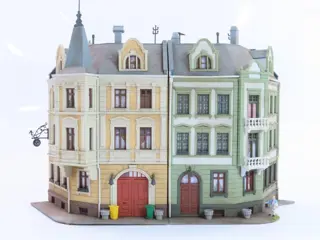 Kibri H0 - 38296/38385 - Landschap - 2 Stads Hoekpanden - Geweatherd