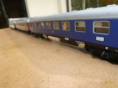 Märklin H0 - 3121 aus Set - Dieselhydraulische locomotief, Passagiersrijtuig - Sneltrein, diesellocomotief V200 met 3 sneltreinrijtuigen - DB