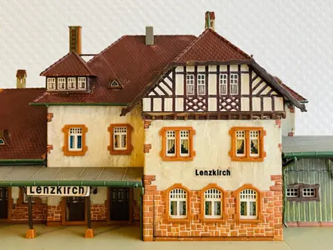 Faller, Supercolor H0 - Landschap - Station, goederenstation, seinposten