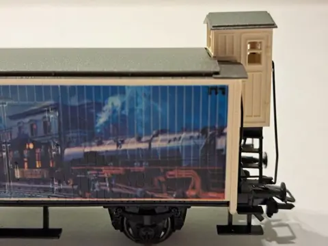 Märklin H0 - 4680 - Goederenwagon - 3x Infotage dichte goederen wagon met remmershuis 1999/2000/2001 - Märklin