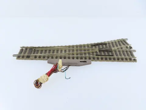 Fleischmann H0 - 6040L/R - Rails - 4-delig railkavel met wissel links/rechts met elektrische aandrijving, Profi-rail