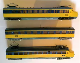 Lima H0 - Treinstel - "Hondekop", Kleur geel