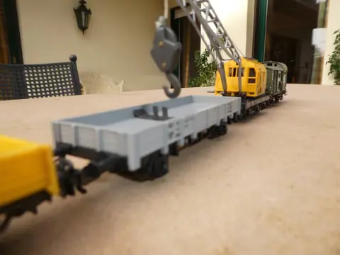 Märklin H0 - 3064/4471/4503/4600/4671 - Diesellocomotief, Goederenwagon - Spooronderhoudstrein, V60 met spooronderhoudswagon - DB