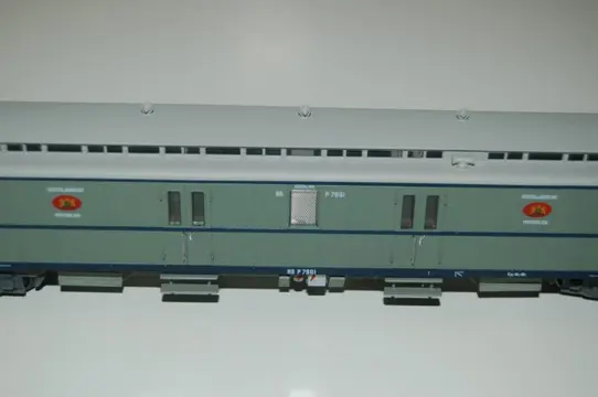 Artitec H0 - 20.296.03 - Passagiersrijtuig - Postwagen P 7901 in Turquoise kleurstelling - NS