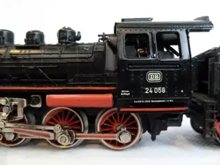 Märklin H0 - 3003/4074/4141 - Goederenwagon, Passagiersrijtuig, Stoomlocomotief met tender - BR 24 "Steppenpferd" met 3 wagons - DB, DRG