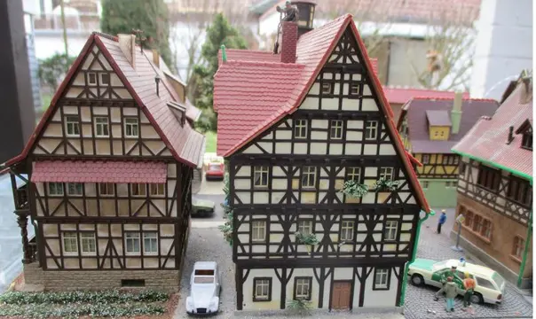 Faller, Herpa, Kibri, Vollmer, Wiking, Schuco, Rietze H0 - Landschap - Oude stad met brandend huis