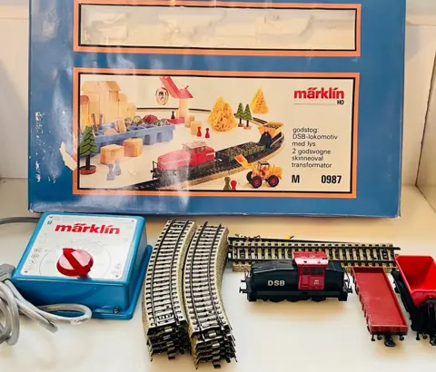 Märklin H0 - 0987 - Treinset - DHG 700 met trafo, rails en wagons - DSB