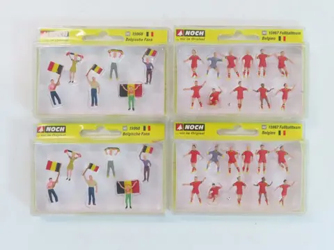 Noch H0 - 15967/15968 - Landschap - 12 Belgische voetbal fans en 22 Nationale Belgische voetbal spelers