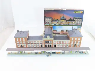 Faller H0 - 1111 - Landschap - Station " Neustad "Weinstrasse met extra perron