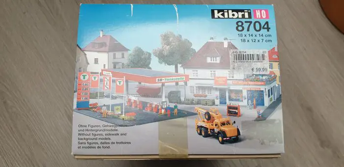 Kibri H0 - 8704 - Landschap - Zelfbedieningstankstation met autowerkplaats