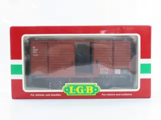 LGB G - 46350 - Goederenwagon - 2-assige gesloten goederenwagen met sluitlicht - DR (DDR)
