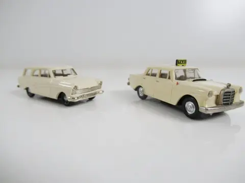 Herpa, Brekina 1:87 - Modelauto´s - 21 auto's in Verzamelbak / vitrine