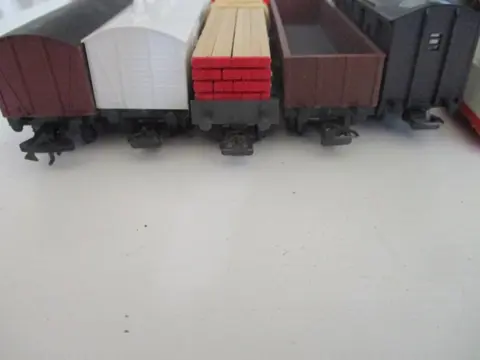 Jouef H0 - 622/655/652/658/648/639 - Goederenwagon - 16 Goederen wagons - SNCF