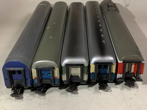 Märklin H0 - 4217/4157/4152/4112/4093 - Passagiersrijtuig - 5 Internationale D-trein rijtuigen 27 cm. - DB, FS, SBB CFF FFS