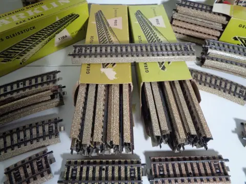 Märklin H0 - Serie 5100/5200/7054 - Rails, Toebehoren - M-sporen met overweg