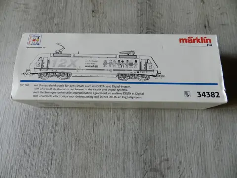 Märklin H0 - 34382 - Dieselelektrische locomotief - BR 128 ADtranz, "Unicef" - DB