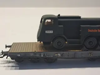 Märklin H0 - 4866 - Goederenwagenset - 6-assige zwaar transport wagon met metalen LKW Kaeble Jumbo - DR (DRB)