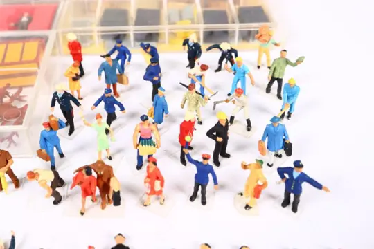 Noch, Preiser H0 - Landschap - Pakket met meer dan 60 figuren en diverse andere details