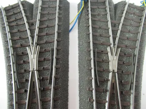 Märklin H0 - 24611/24612/74490 - Rails - 4 C-Rail wissels met aandrijving