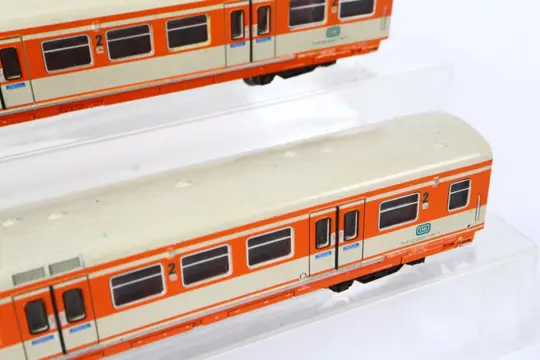 Minitrix N - Passagiersrijtuig - Drie S-Bahn rijtuigen met werkende binnenverlichting - DB