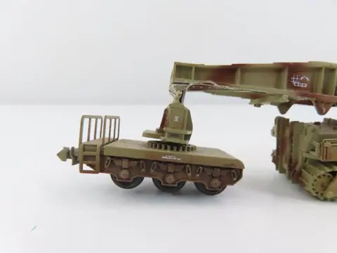 Zelfbouw 1:144 - Militaire voertuigen - Zwaar transport met "Karl Gerat Odin" 600mm mortier - DR (DRB)