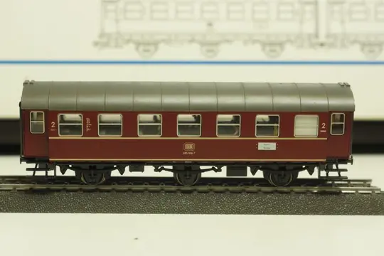 Märklin H0 - 28508 - Passagiersrijtuigen set - Drie rijtuigen met binnenverlichting en figuren - DB