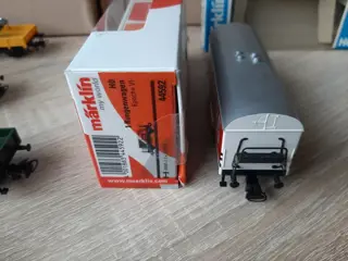 Märklin H0 - Goederenwagon - 4 Krupp-Ardelt kraanwagens met lageboordwagen en steun en 2 diverse wagons - DB, DSB