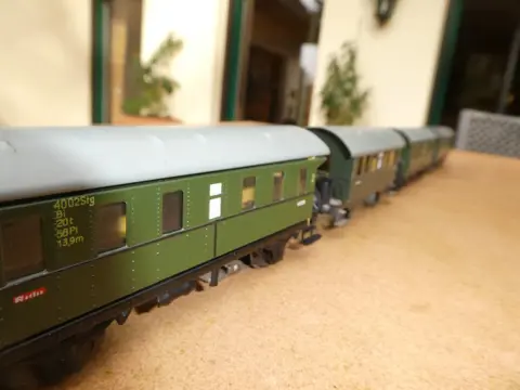 Märklin H0 - 3003/4000/4002 - Passagiersrijtuig, Stoomlocomotief met tender - Passagierstrein, stoomlocomotief BR 24 met 4 donderbussen - DB