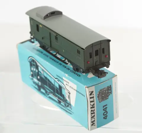 Märklin H0 - Goederenwagon, Passagiersrijtuig - 8 diverse goederenwagens - DB