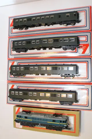 Lima H0 - 208027L/ 309108/309303 - Elektrische locomotief, Passagiersrijtuig - Serie 15 met 4 M2 wagens - NMBS