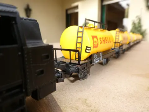 Märklin, Primex H0 - 3196/4502 - Goederenwagon, Tender locomotief - Shell ketelwagentrein, tenderlocomotief BR 81 met 6 ketelwagens - DB