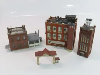 Kibri H0 - 9786/9788 - Landschap - Fabrieksgebouwen met toren en poort