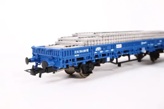 Rivarossi H0 - HR6123 - Goederenwagon - Set van twee lageboordwagens met lading betonplaten - NS, RailPro