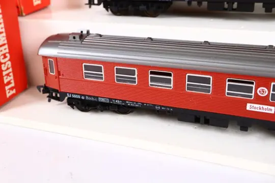Fleischmann H0 - 5155 - Passagiersrijtuig - Vijf Zweedse rijtuigen - SJ