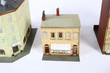 Faller, Pola H0 - Landschap - 3 Stadspanden met inrichting