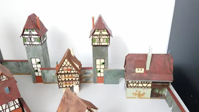 Faller H0 - Landschap - Stadsmuur met stadspoort, torens en stadsmuurwoningen