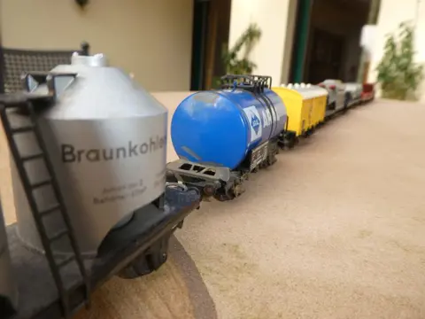 Märklin H0 - 3072/4473/4509/4511/4585/4617/4631/4646 - Diesellocomotief, Goederenwagon - Goederentrein diesellocomotief serie 212 met 7 verschillende goederenwagens - DB