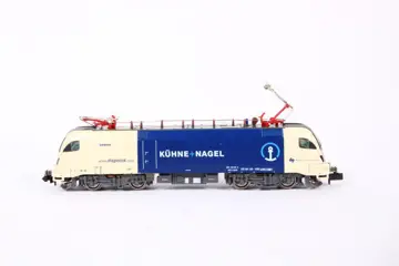 Hobbytrain N - H2763 - Elektrische locomotief - BR 182 Taurus, Kühne Nagel - WLB