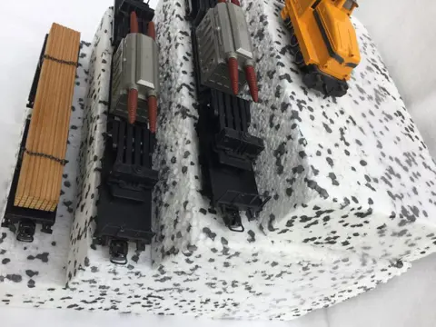 Märklin, Primex H0 - 3078 - Diesellocomotief, Goederenwagon - Diesel rangeerlocomotief DHG 500 met 3 goederenwagens - DB