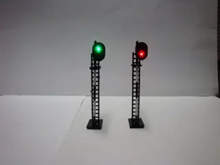 Seinen H0 - Toebehoren - 10 lichtseinen groen/rood, rechts - NS