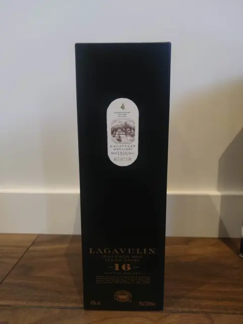 Lagavulin 16 years old & Talisker Dark Storm - 70cl & 100cl - 2 flessen