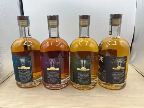 Hyde '1938' Double Wood - '1893' sherry Cask -'1916' Bourbon Whiskey - '1860' Burgundy - 70cl - 4 flessen